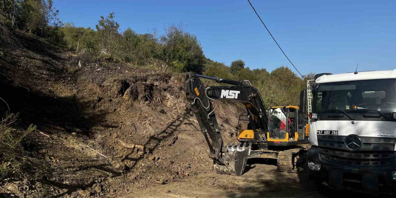 Zonguldak’ Ta Yağış Sonrası Toprak Kayması Meydana Geldi