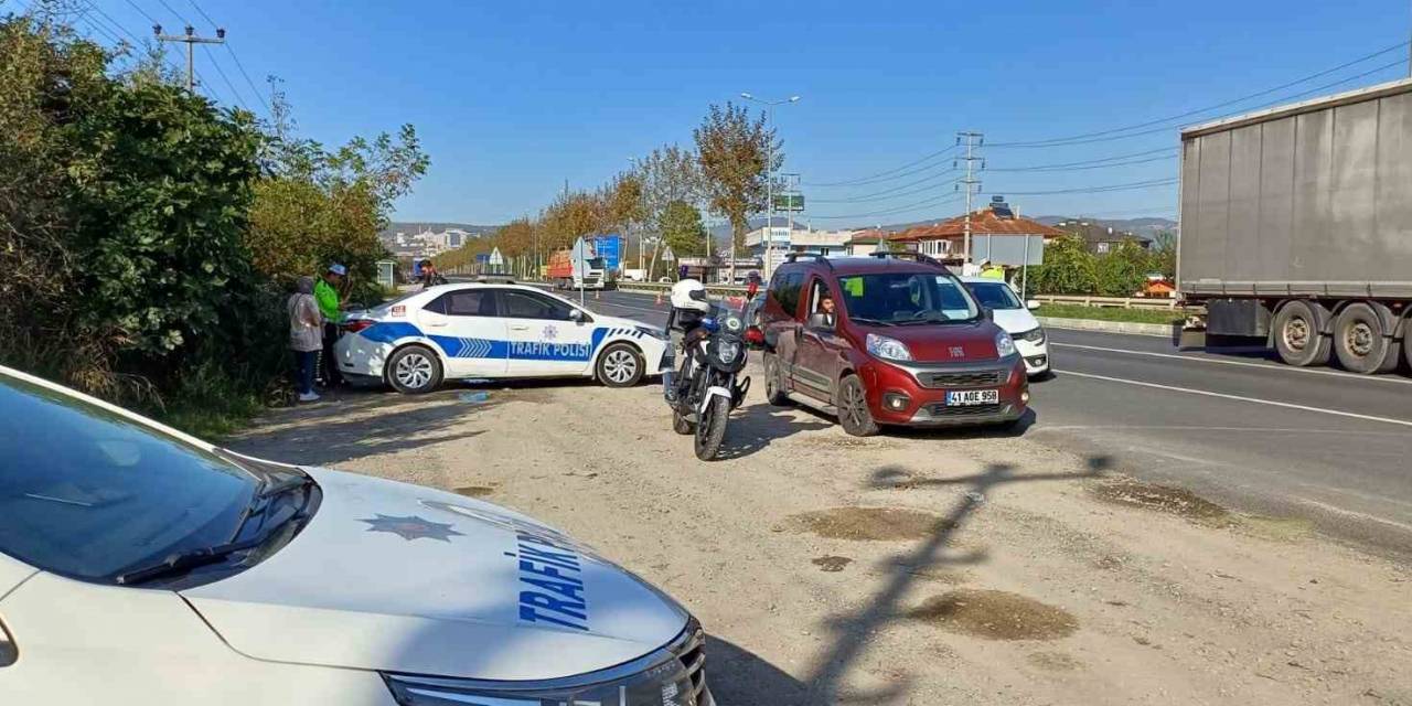 Hız Limitlerini Aşınca Polise Takıldılar
