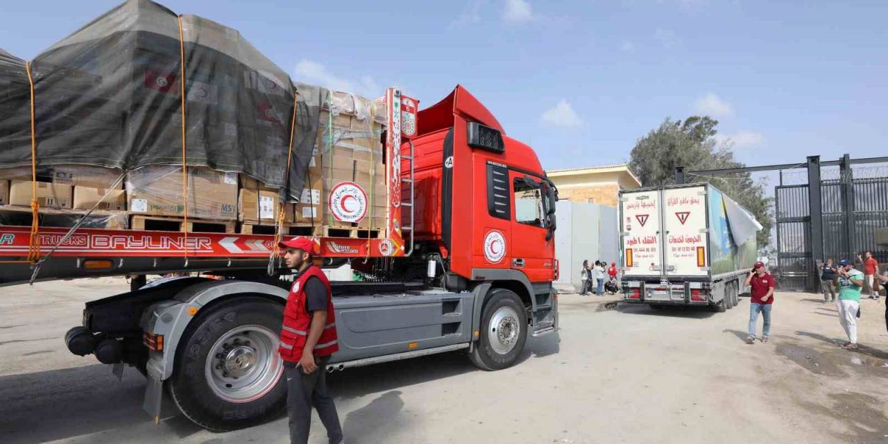 Refah Sınır Kapısı’ndan İkinci Yardım Konvoyu Geçti