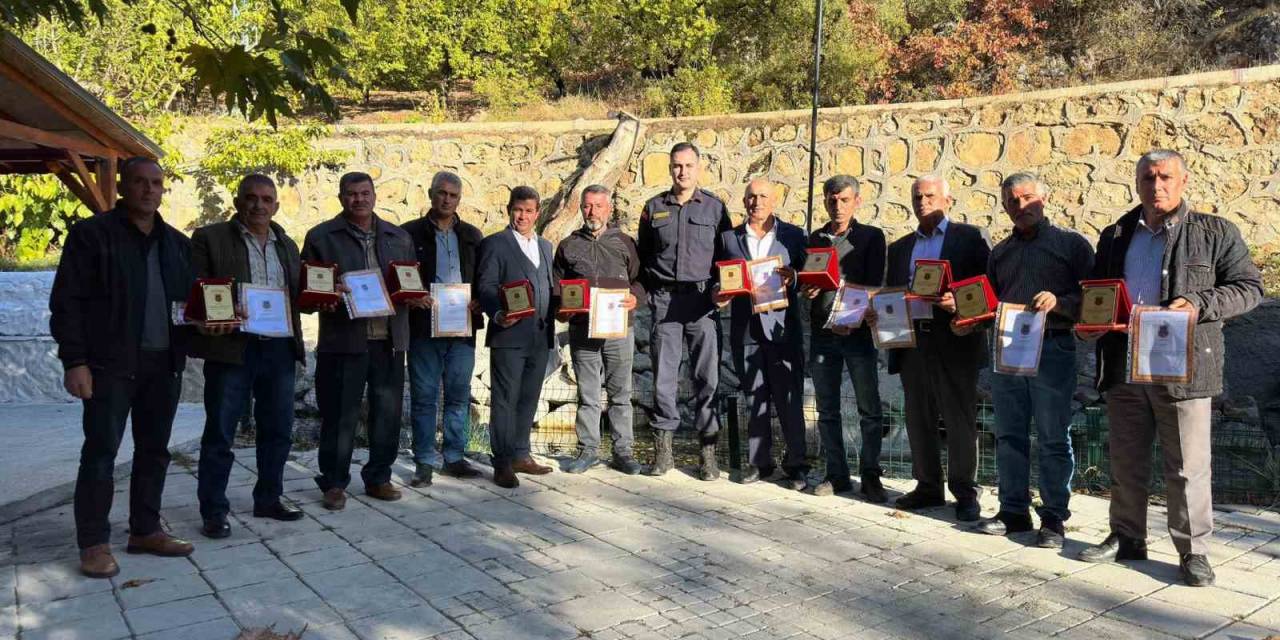 Malatya’da Emekliye Ayrılan Köy Korucularına Plaket