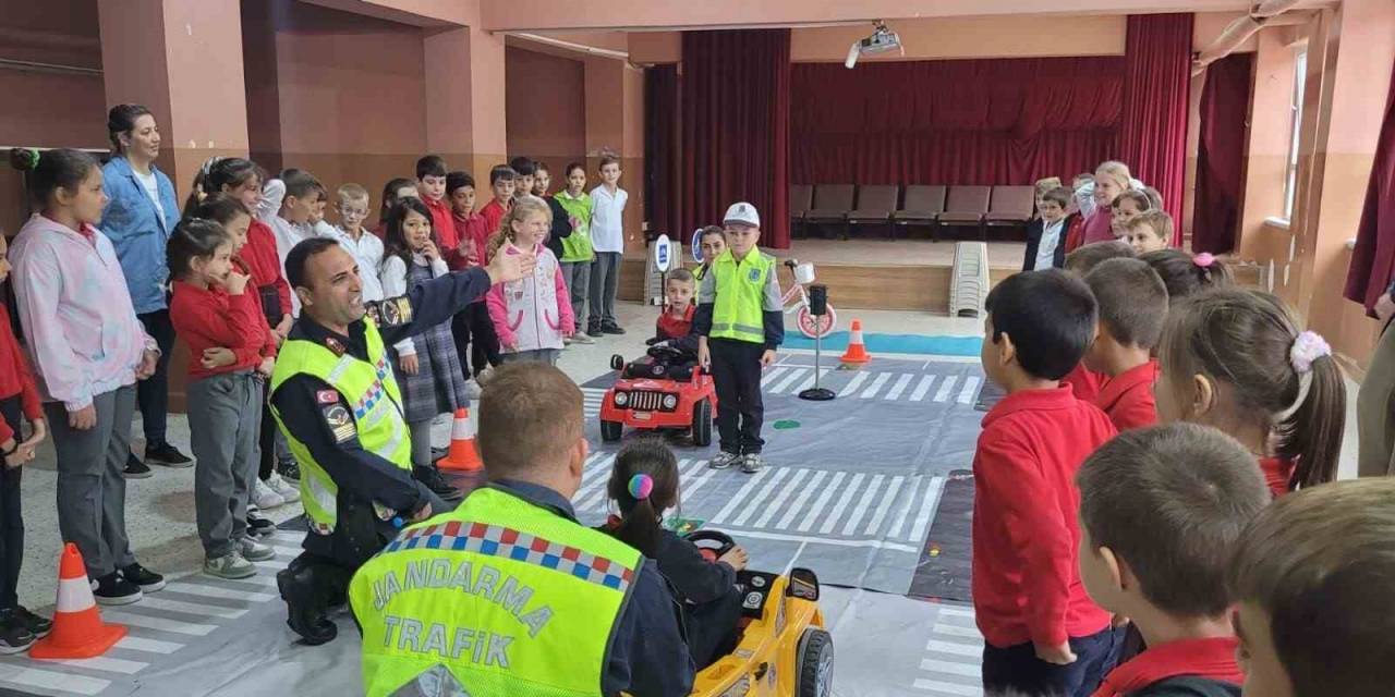 Edirne Jandarmasından Öğrencilere Trafik Eğitimi