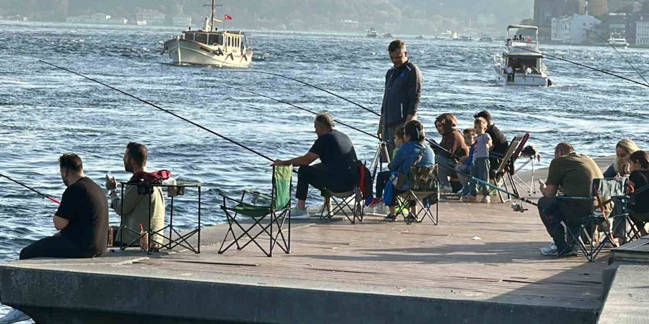İstanbul Boğazı’nda Şüpheli Cisim Paniği: Mayın Sanıldı Şamandıra Çıktı