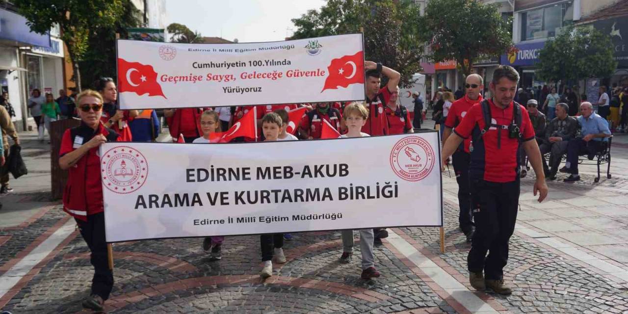Edirne’de Cumhuriyet Yürüyüşü Düzenlendi