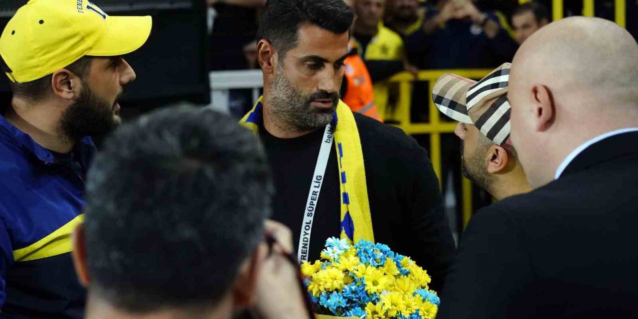 Fenerbahçe Taraftarından Volkan Demirel’e Sevgi Seli