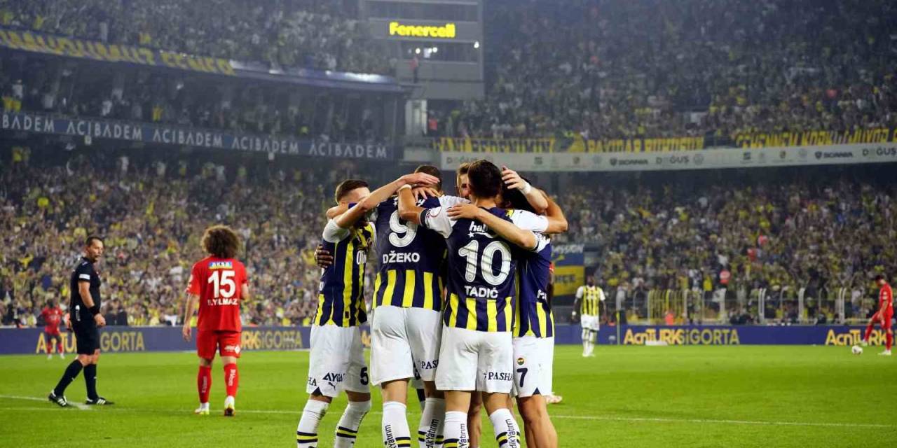 Trendyol Süper Lig: Fenerbahçe: 3 - Hatayspor: 0 (İlk Yarı)
