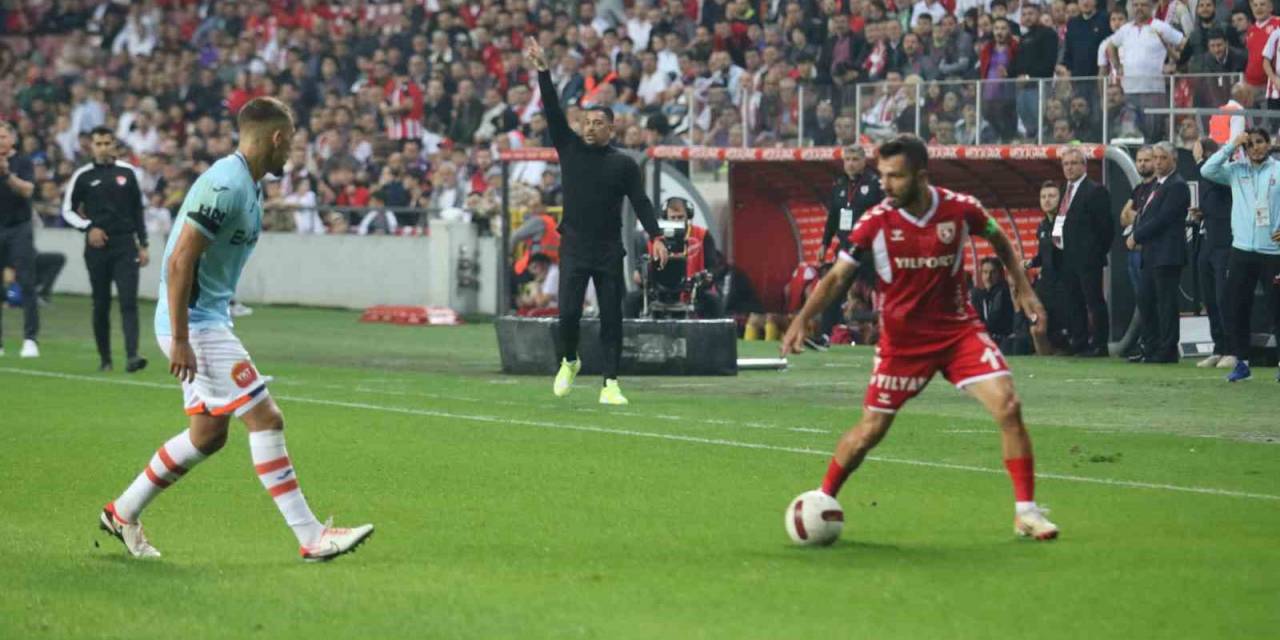 Trendyol Süper Lig: Y. Samsunspor: 0 - Rams Başakşehir: 0 (İlk Yarı)