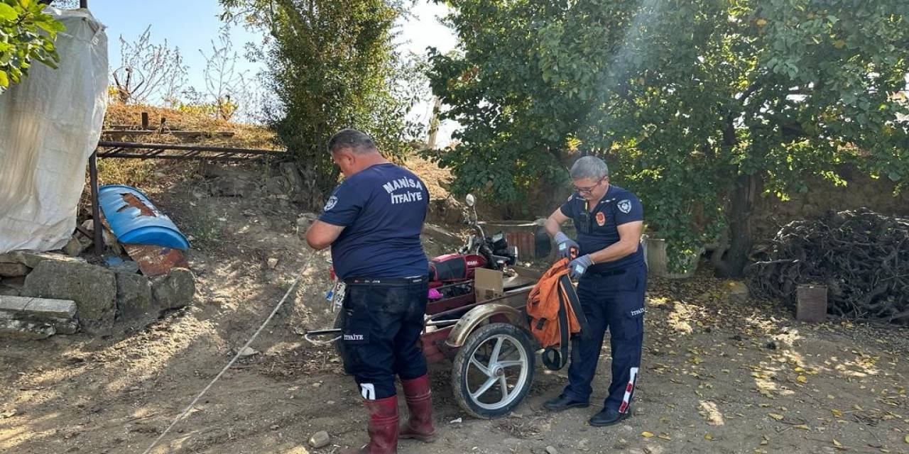 Kuyuya Düşen Yavru Kediyi İtfaiye Kurtardı