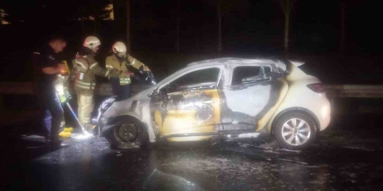 Tem’de Seyir Halindeki Otomobil Alev Alev Yandı