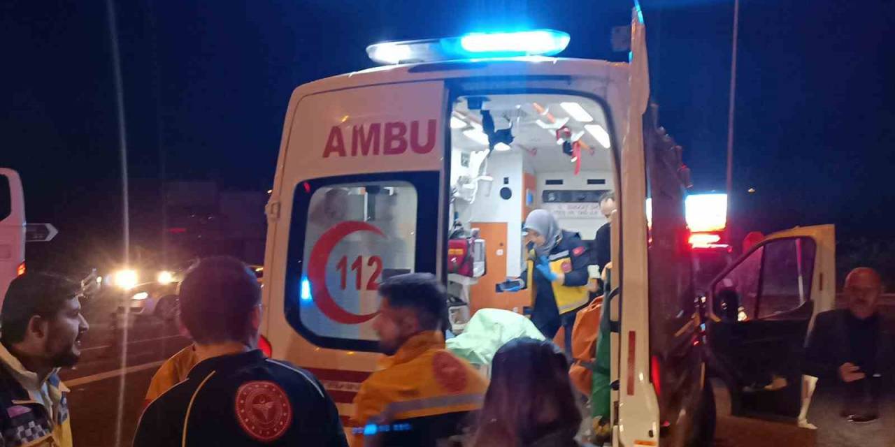 D-100’de İki Motosiklet Çarpıştı: 3 Yaralı