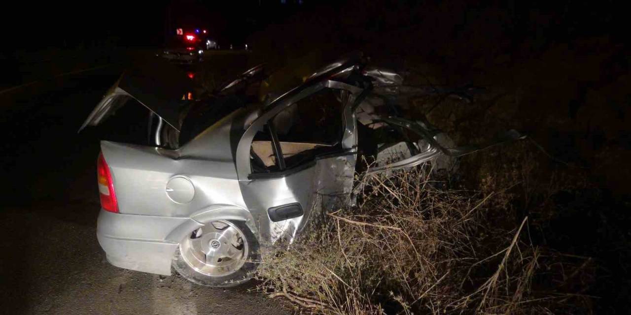 Kahramanmaraş’ta Direğe Çarpan Otomobil Ortadan İkiye Ayrıldı: 1 Ölü, 1 Ağır Yaralı