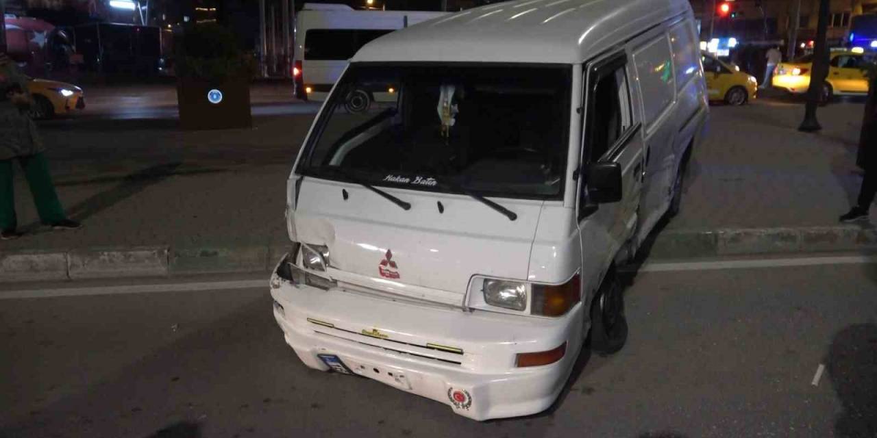 Bursa’da Minibüs Önce Taksiye Ardından Yayalara Çaptı: 4 Yaralı