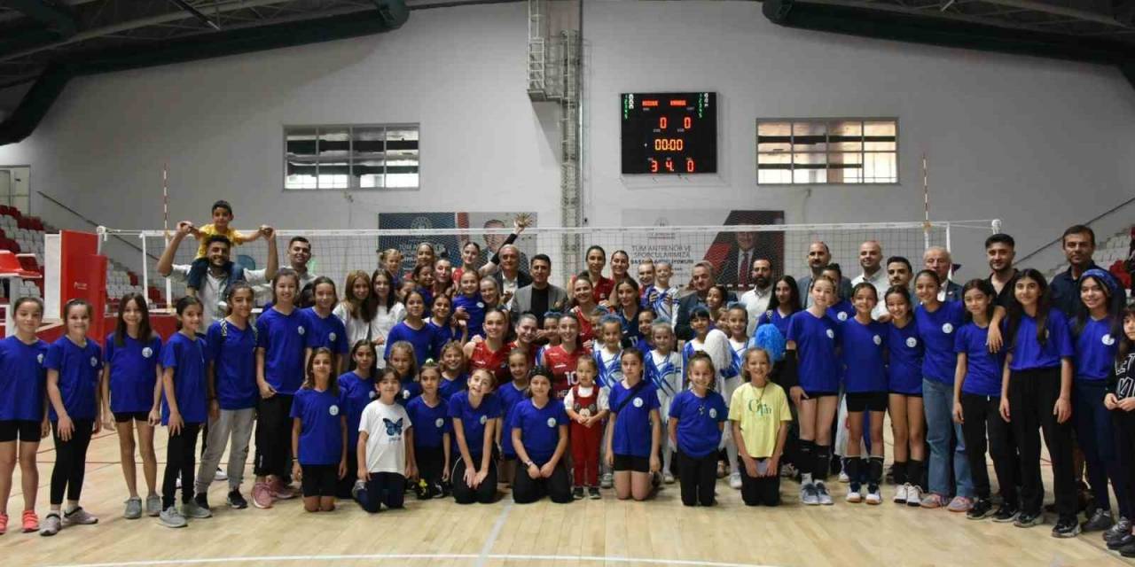 “Bizim Kızlar” Galibiyetle Başladı