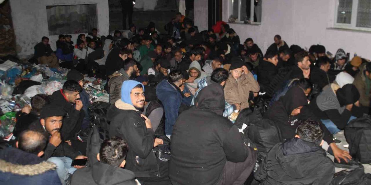 Edirne’de Bir Evin Bahçesinde Onlarca Göçmen Yakalandı