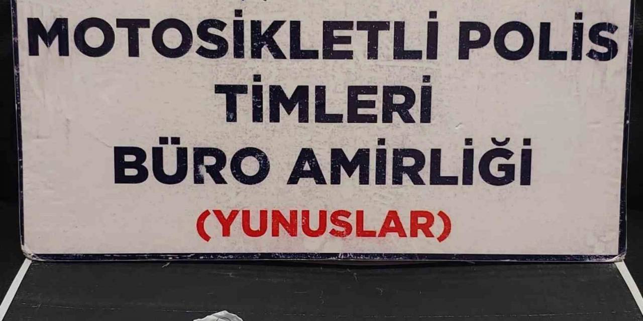 Ehliyetsiz Sürücünün Aracında Uyuşturucu Madde Ele Geçirildi