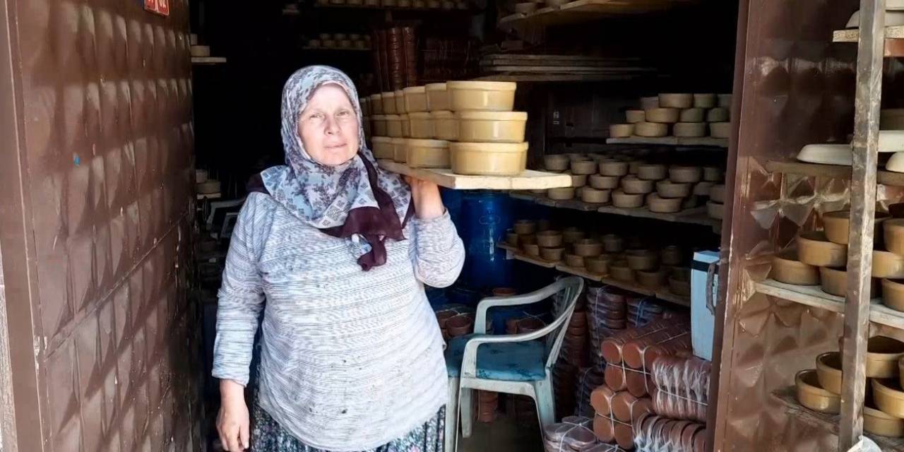 142 Yıldır Yapılan Her Çömleğe Kadın Eli Değiyor