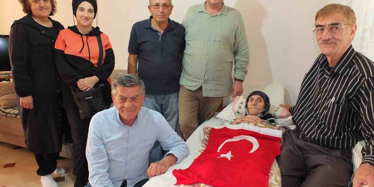 Balıkesir’de Asırlık Hanife Nineye Vefa Ziyareti