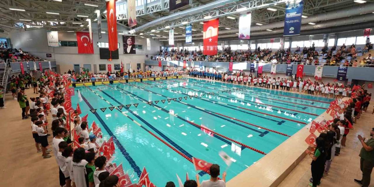 12. Geleneksel Cumhuriyet Kupası Yüzme Yarışmaları Başladı