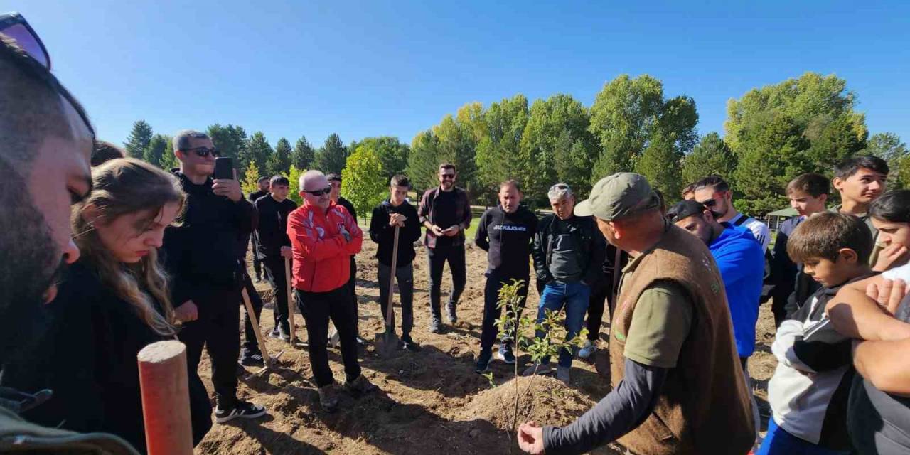 Muaythaiciler’den Ağaç Dikme Etkinliği