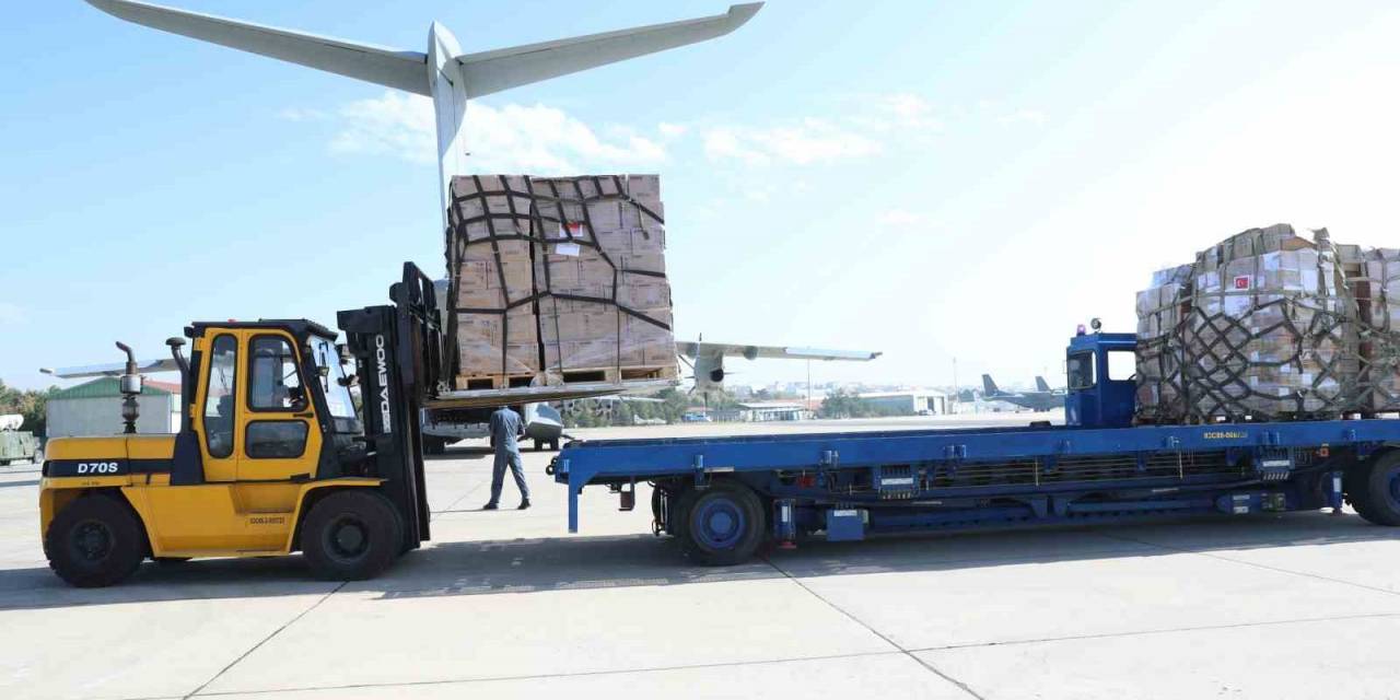 Bakan Koca: “4 Uçak Dolusu Malzeme Mısır’a Gönderilmeye Başlandı”