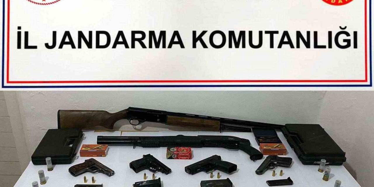 Denizli’de Bir Eve Düzenlenen Operasyonda Silah Ve Mühimmat Ele Geçirildi