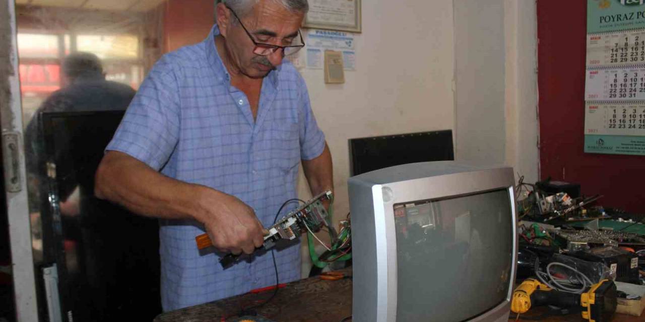 40 Yıllık Televizyon Tamircisi: “Artık Bozulan Televizyonlar Tamire Değil, Çöpe Gidiyor”