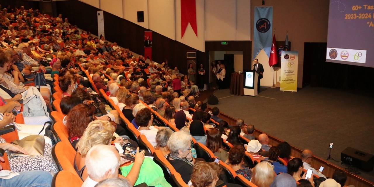 Akdeniz Üniversitesi’nin 60+ Tazelenme Üniversitesi’nde İlk Derse Yoğun İlgi