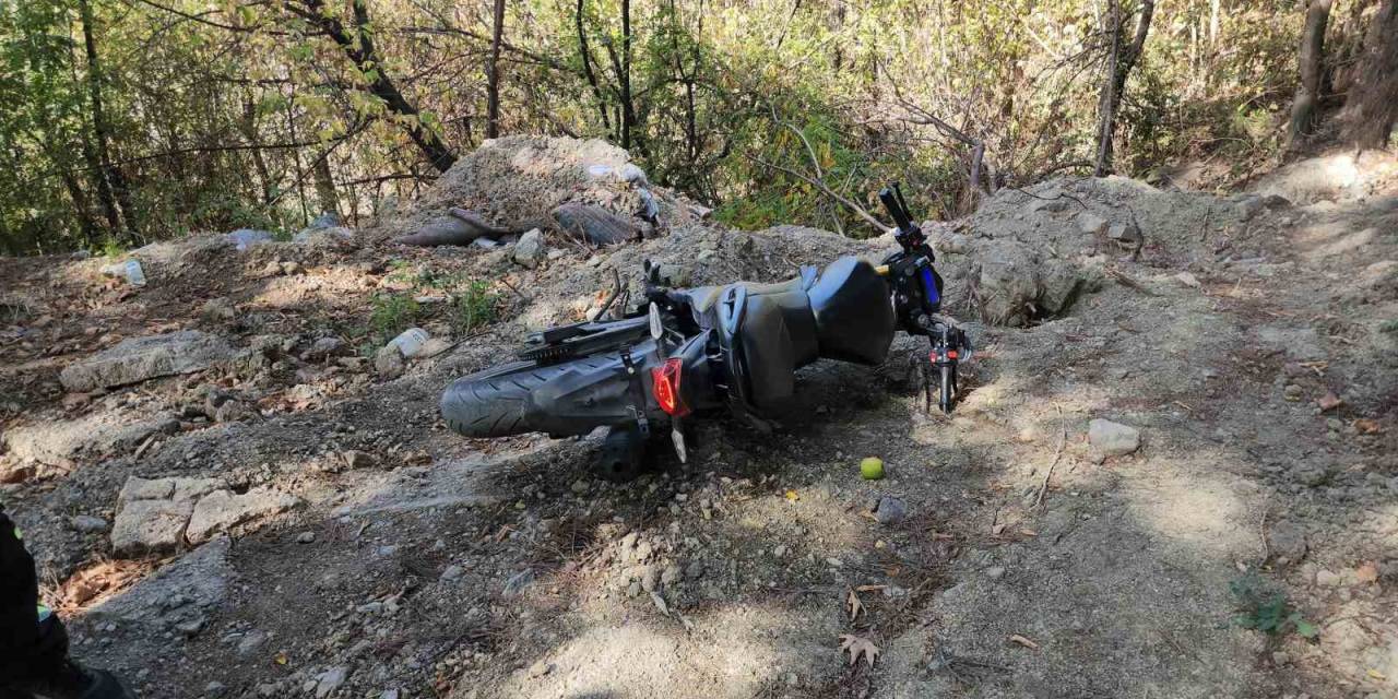 Polisleri Peşine Taktı, Motosikleti Atıp Kaçmasına Rağmen Kıskıvrak Yakalandı