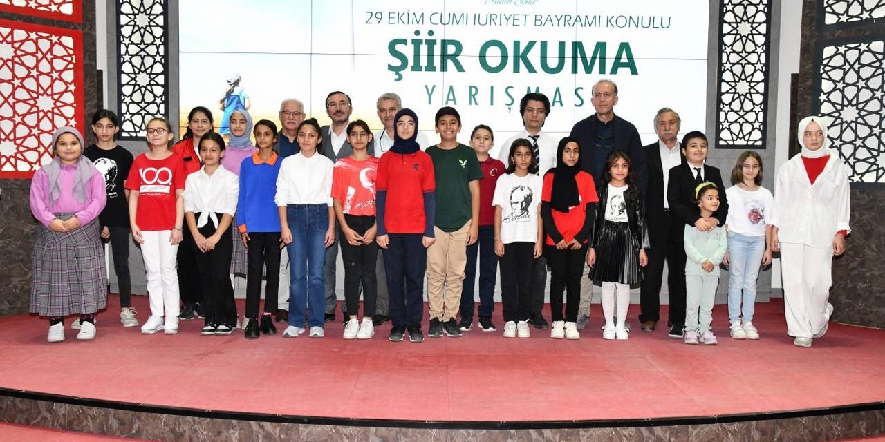 Osmaniye Belediyesi’nin Düzenlediği Ortaokullar Arası Şiir Okuma Yarışmasının Kazananları Belli Oldu