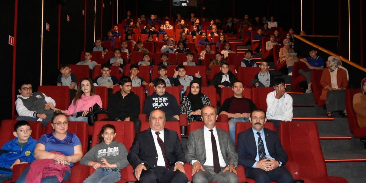 ‘100. Yılda 100 Etkinlik’ Etkinliklerinde Öğrencilere Sinema Günü
