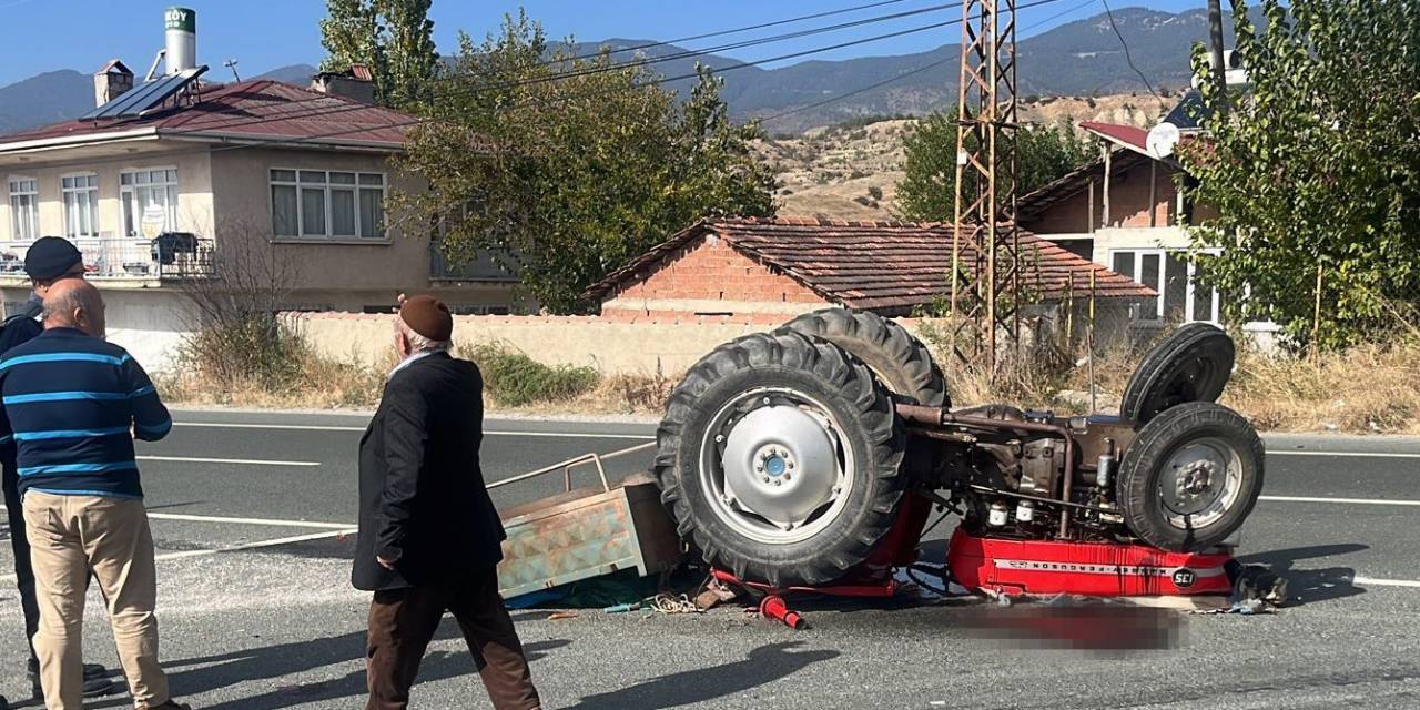 Tosya’da Ciple Çarpışan Traktör Devrildi, 80 Yaşındaki Sürücü Yaralandı