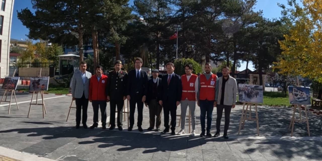 Van Depreminde Yaşamını Yitirenler İçin Anma Programı Yapıldı