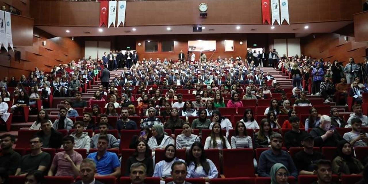 Mustafa Varank: "Üniversitelerde Fikir Tartışmaları İle Değil, Kılık, Kıyafetle Uğraşan Dönemleri Yaşadık"