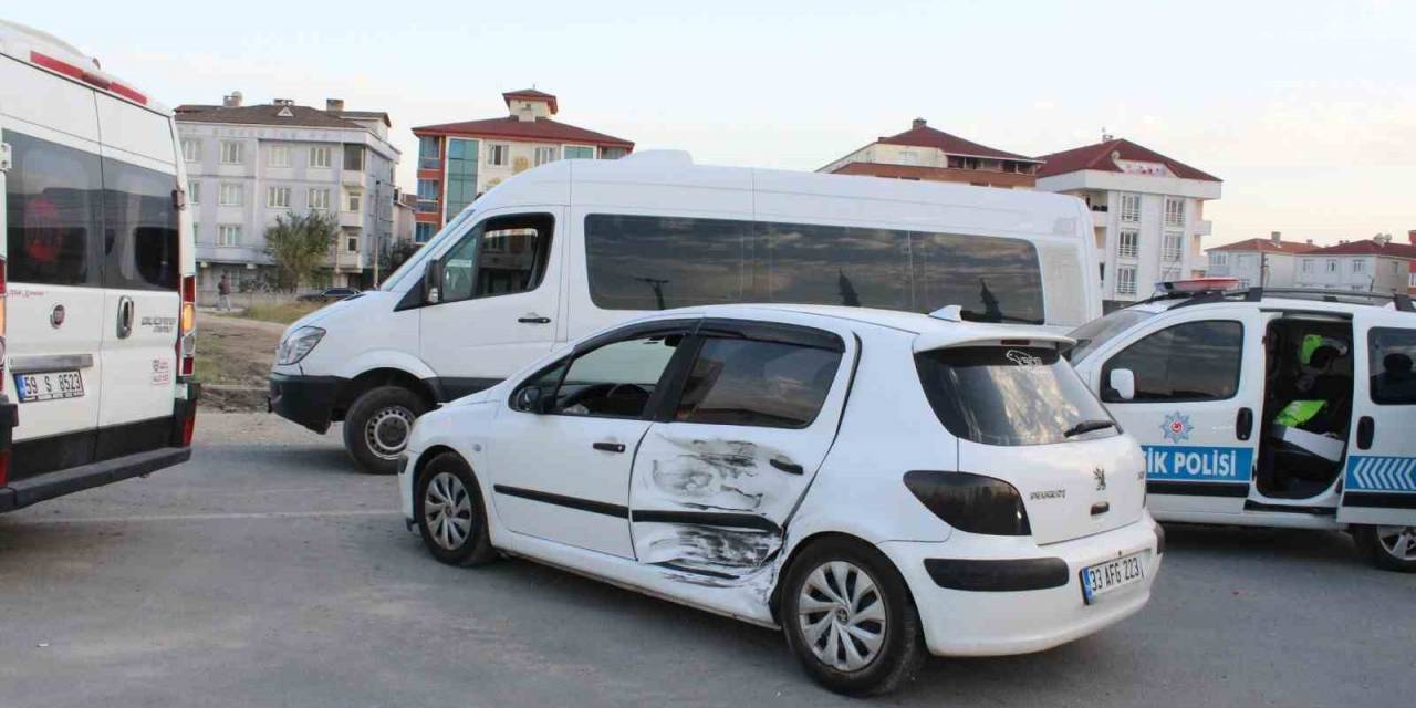 Tekirdağ’da İşçi Servisi İle Otomobil Çarpıştı