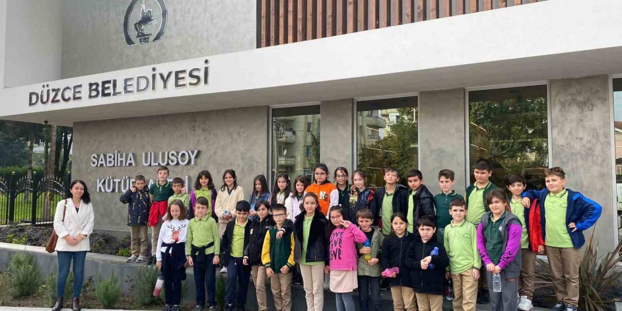 Minik Öğrenciler Kütüphaneye Hayran Kaldı