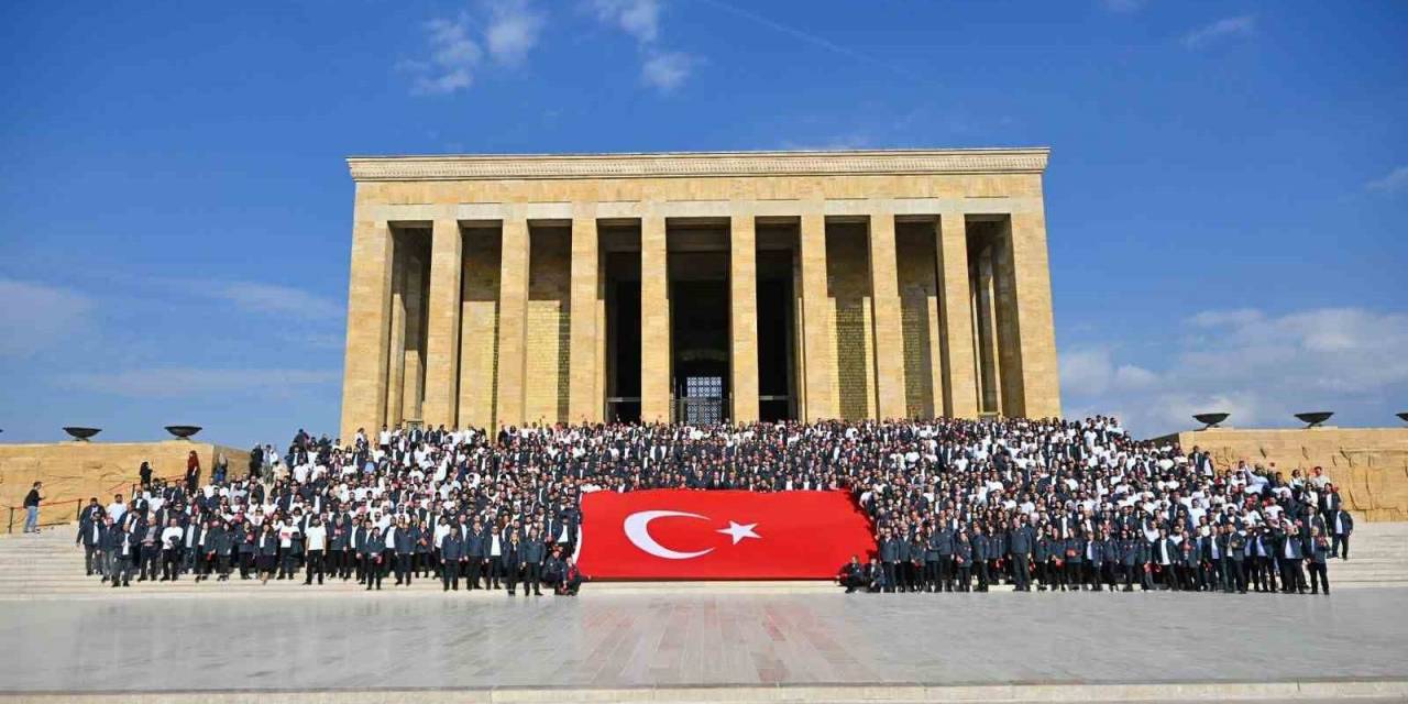 Betek Boya Yönetimi Ve Çalışanları Anıtkabir’i Ziyaret Etti