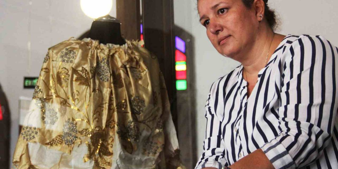 2 Asırlık Gelinlik, 184 Yıllık Binada Sergileniyor