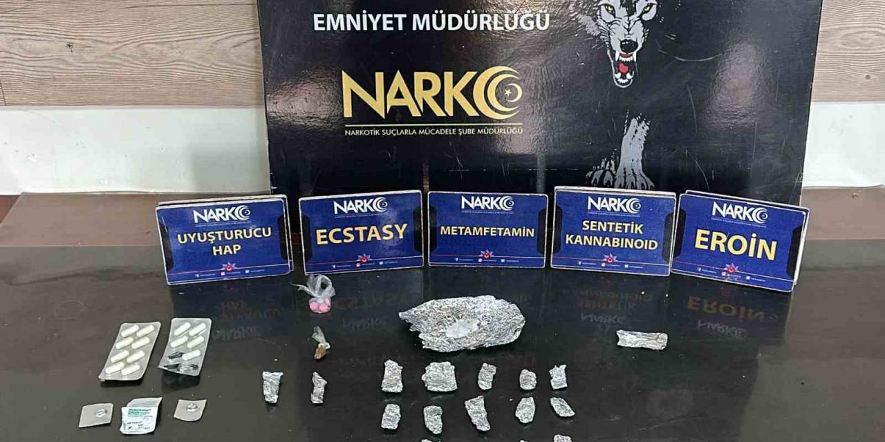 Adana’da Narkotik Polislerinin Yakaladığı 2 Uyuşturucu Satıcısı Tutuklandı