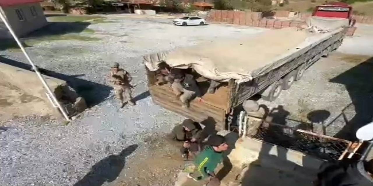 Bitlis’te Tır Dorsesinde 64 Düzensiz Göçmen Yakalandı