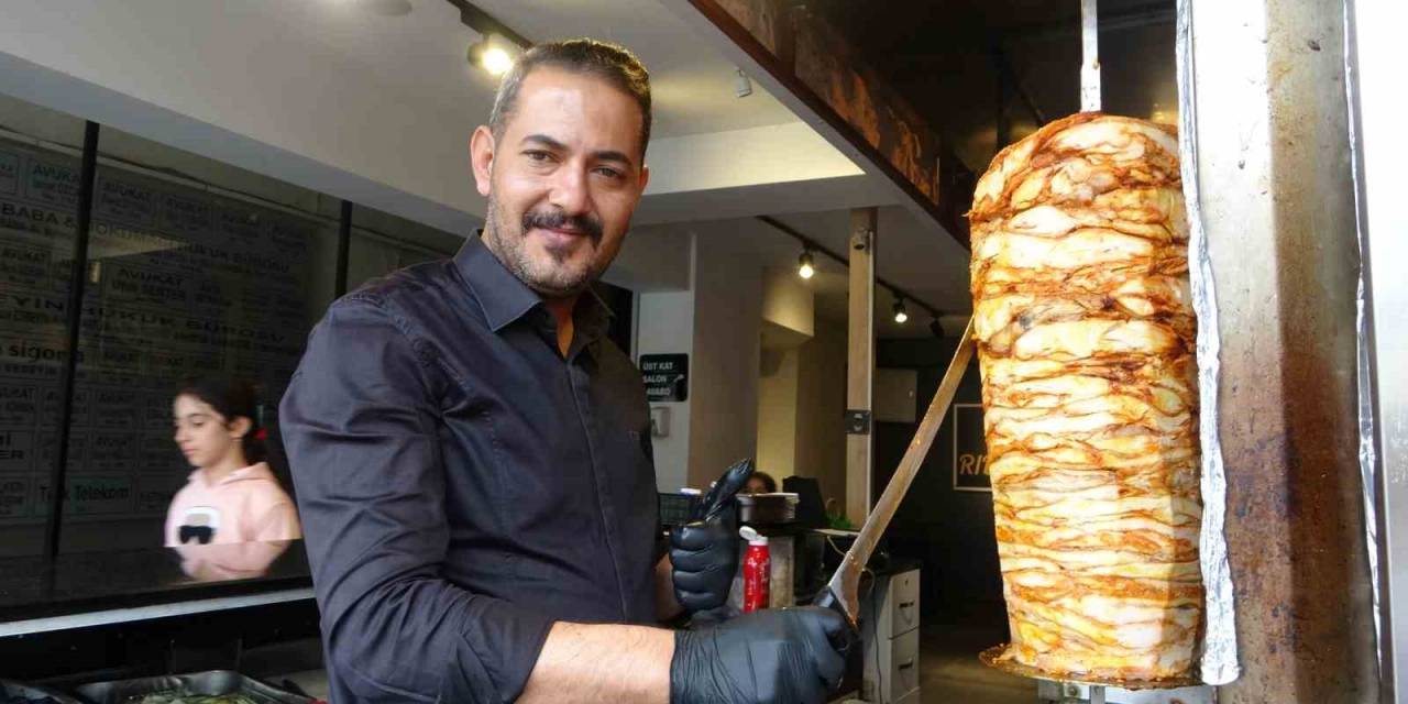 Enflasyona Savaş Açan Dürümcü Müşterilerinin Yüzünü Güldürdü