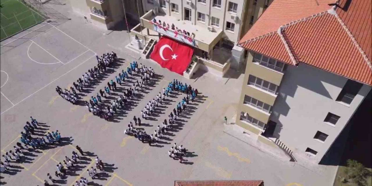 Seydikemer’de Öğrencilerden ’100. Yıl Koreografisi