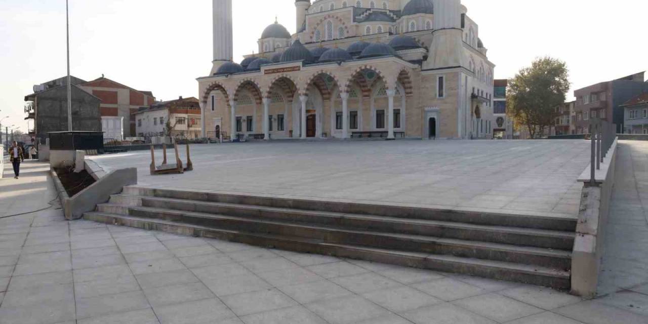 Mehmet Ali Paşa Cami Meydan Ve Otoparkta Sona Doğru