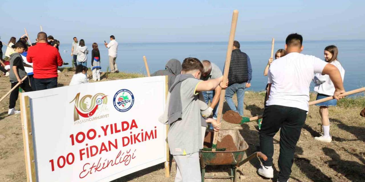 Cumhuriyet’in 100. Yılını Fidan Dikerek Kutladılar