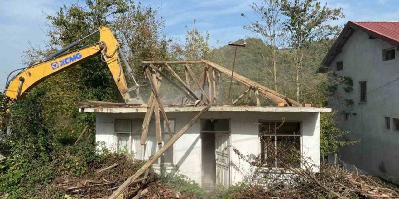 O İlçede Yıkılan Bina Sayısı 123 Oldu