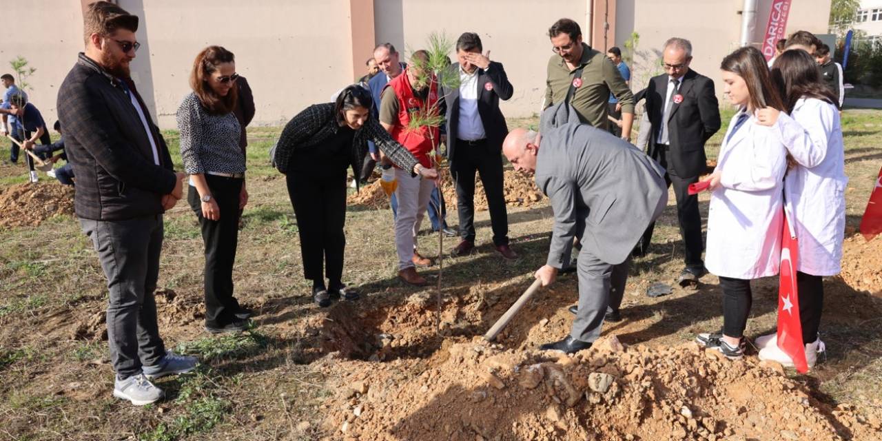 Cumhuriyetin 100. Yılı İçin Fidanlar Toprakla Buluştu