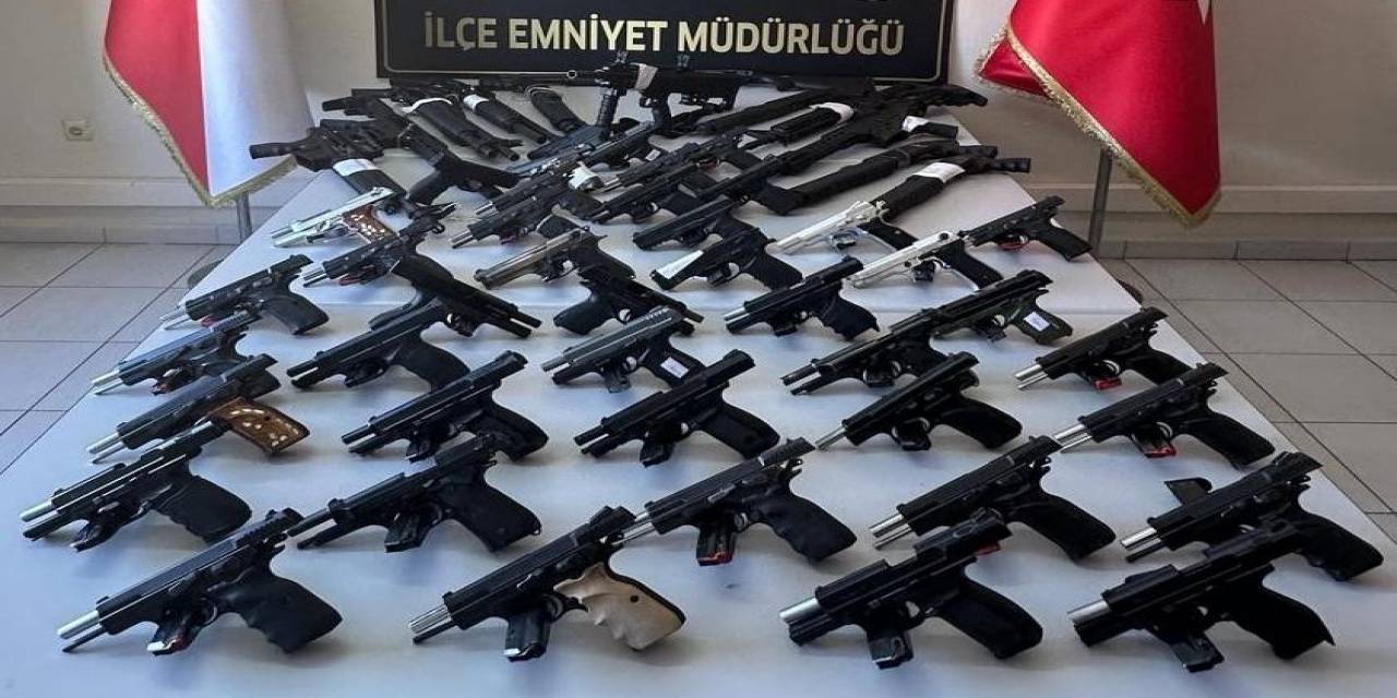 Adana’da Ruhsatsız Silah Yakalatan 15 Kişi Tutuklandı