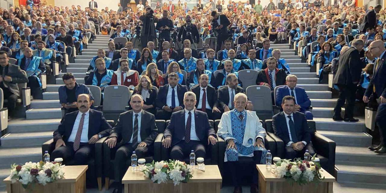 Bakan Bolat: “200’ün Üzerinde Ülkeye 11 Bin 500 Kalem Ürün Satıyoruz”