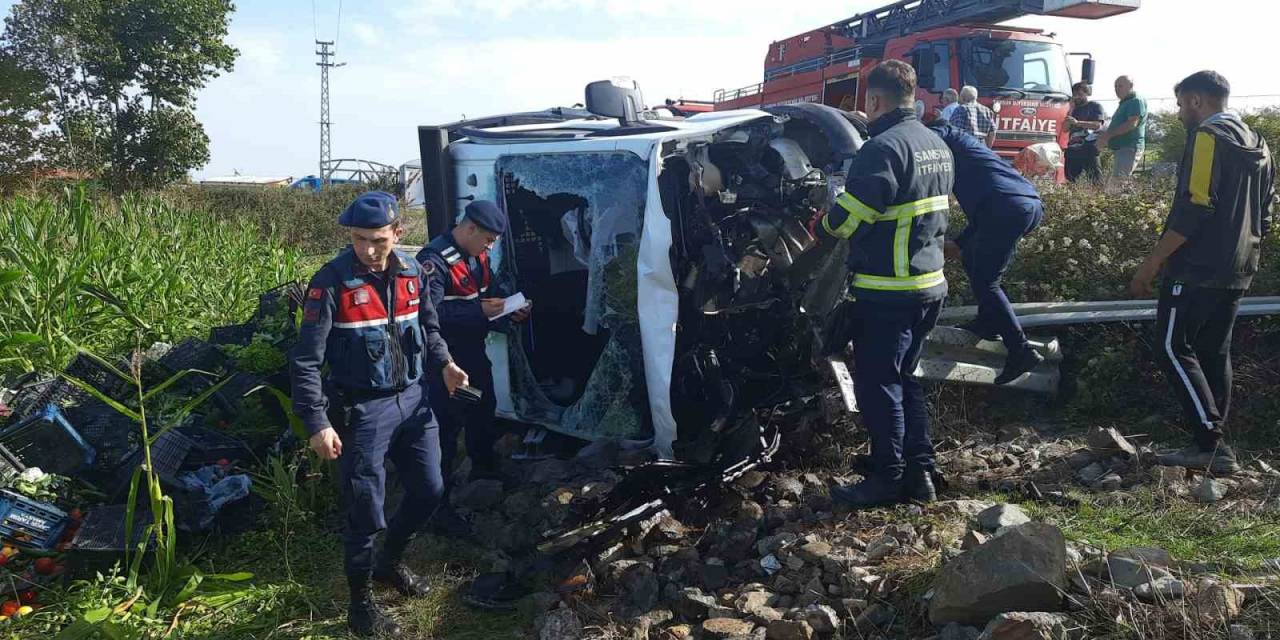 Kamyonet Şarampole Devrildi: 1 Yaralı