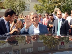 Abdullah Gül Cami Çıkışı Alkışlarla Uğurlandı