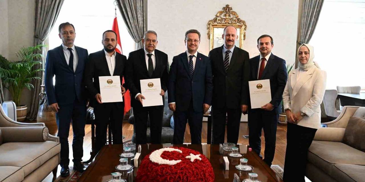 Hayırsever Koşar Ailesinden Manisa’ya Aile Sağlığı Merkezi