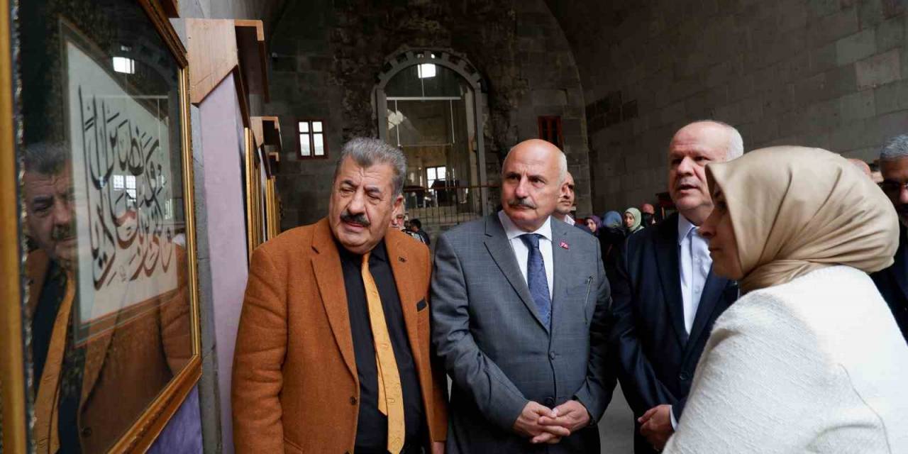 Çifte Minareli Medrese’de "Asar-ı Celile Hüsn-i Hat Ve Ebru Sergisi" Açıldı